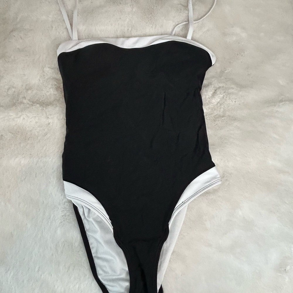 Cupshe Women’s Small Black White Contrast Back One Piece Swimsuit New 16